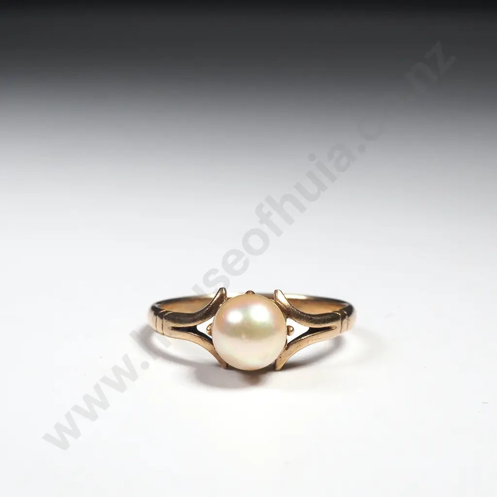 Vintage 9ct Gold Pearl Ring in Period Box Image 1++