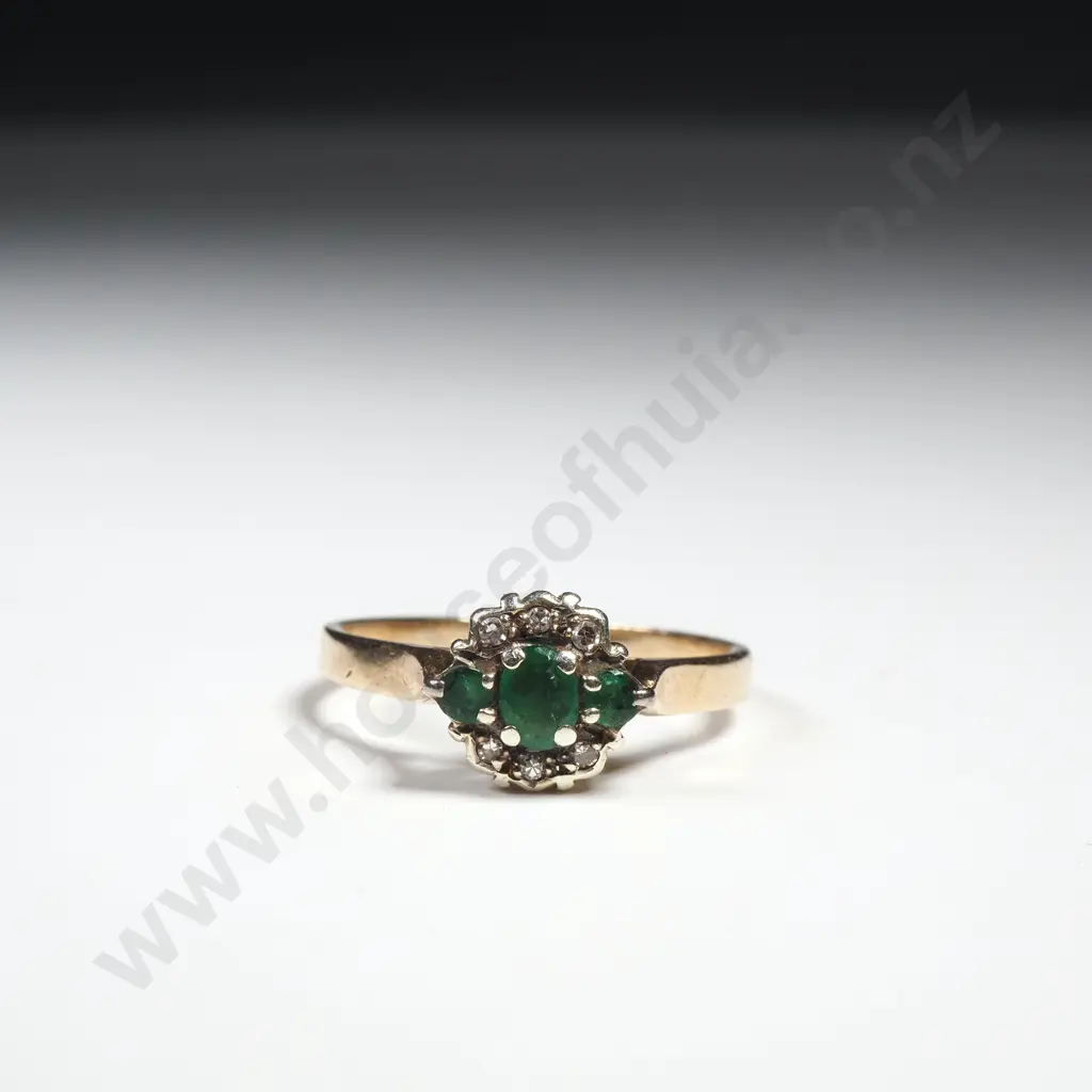 Vintage 9ct Gold Diamond & Emerald Ring in Antique Box Image 1++