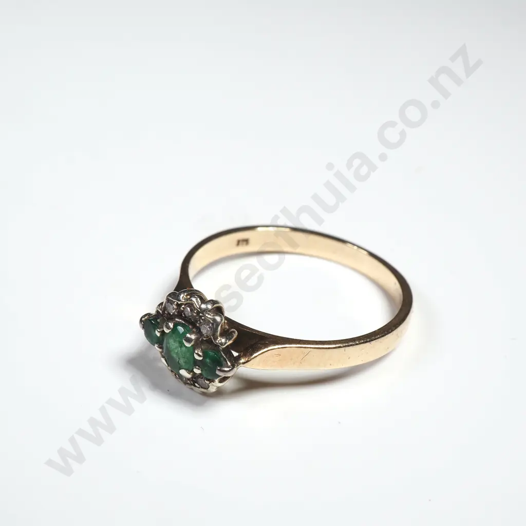Vintage 9ct Gold Diamond & Emerald Ring in Antique Box Image 1++