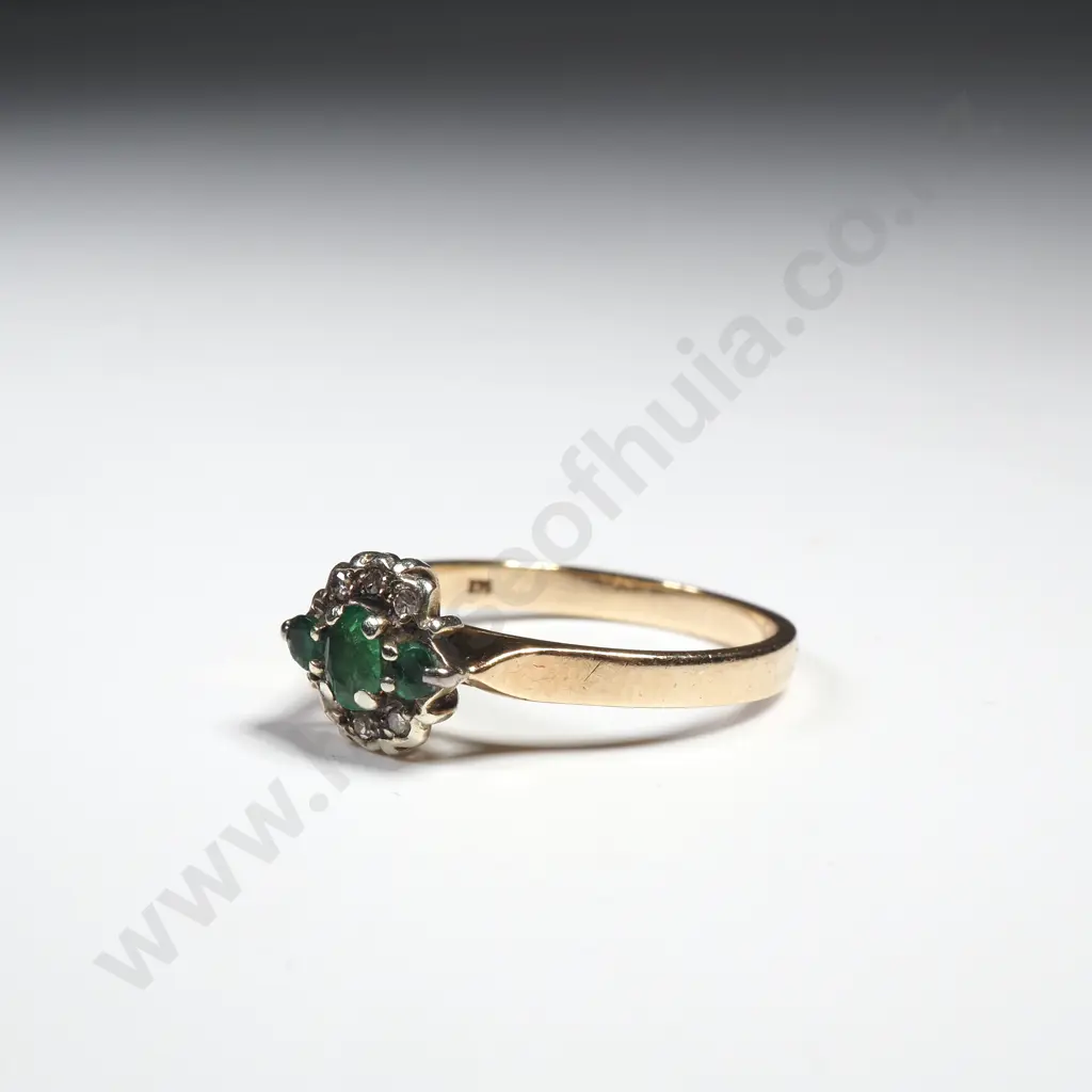 Vintage 9ct Gold Diamond & Emerald Ring in Antique Box Image 1++