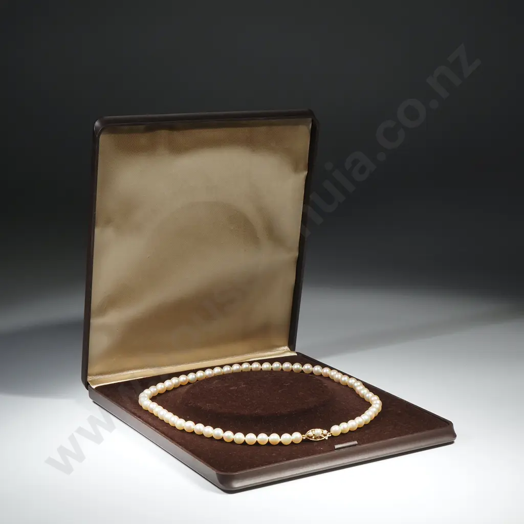Cased Vintage Pearl Necklace w 9ct Gold Clasp - English Hallmarks Image 1++