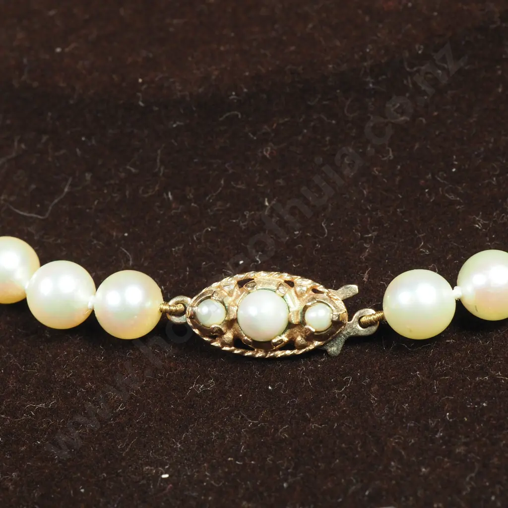 Cased Vintage Pearl Necklace w 9ct Gold Clasp - English Hallmarks Image 1++
