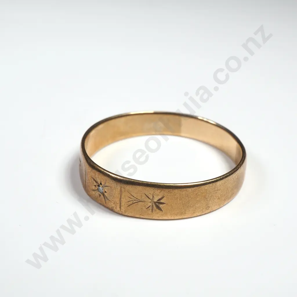 9ct Gold Engraved Wedding Band w Centre Diamond Image 1++