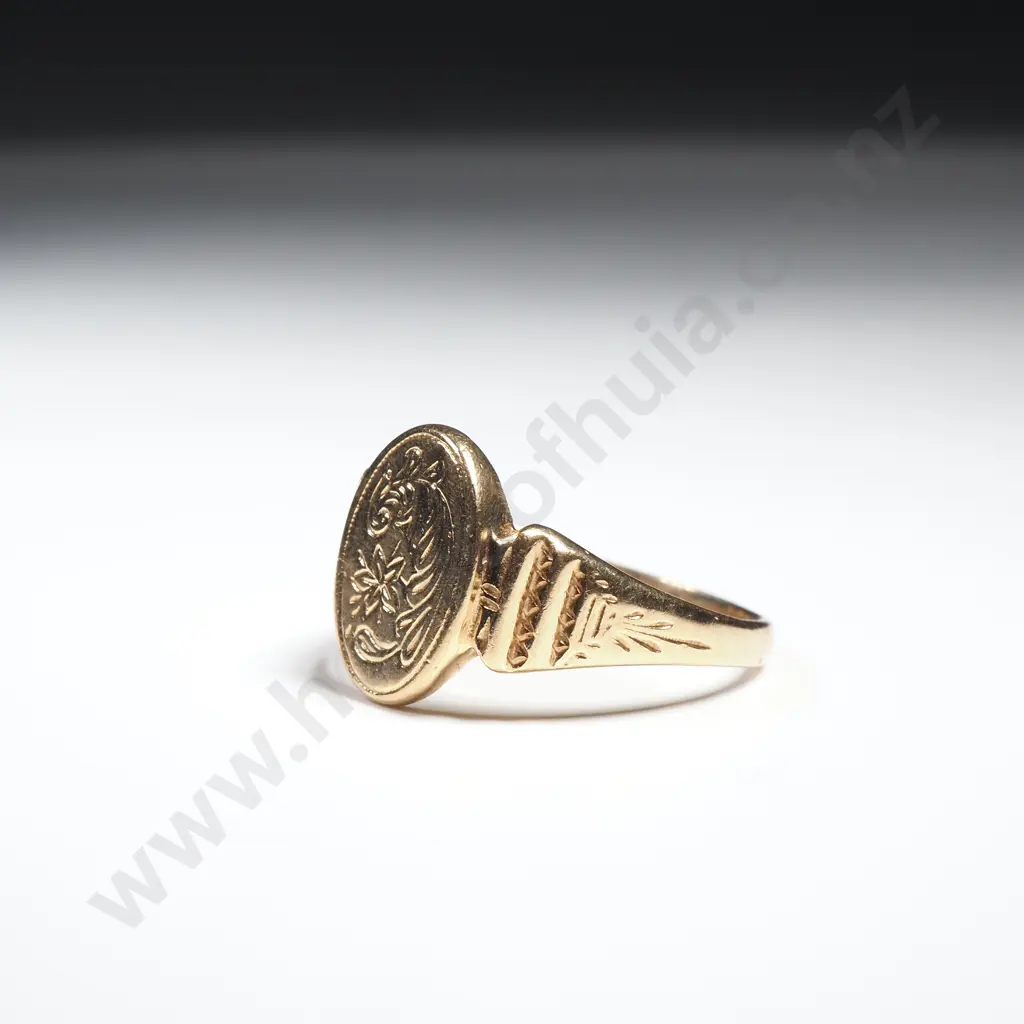 9ct Gold Signet Ring Image 1++