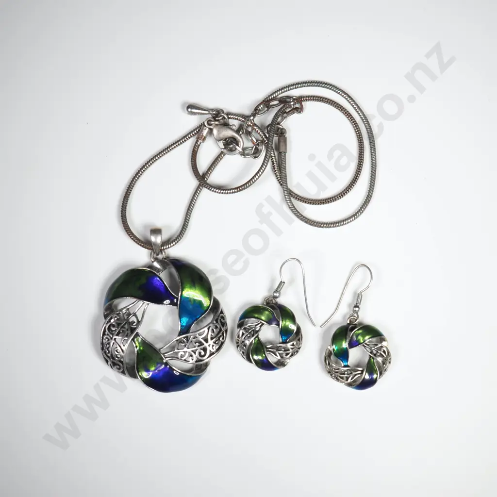 Costume Earring / Necklace Set Image 1++