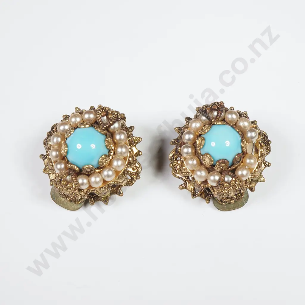Pair of Costume Earrings Image 1++