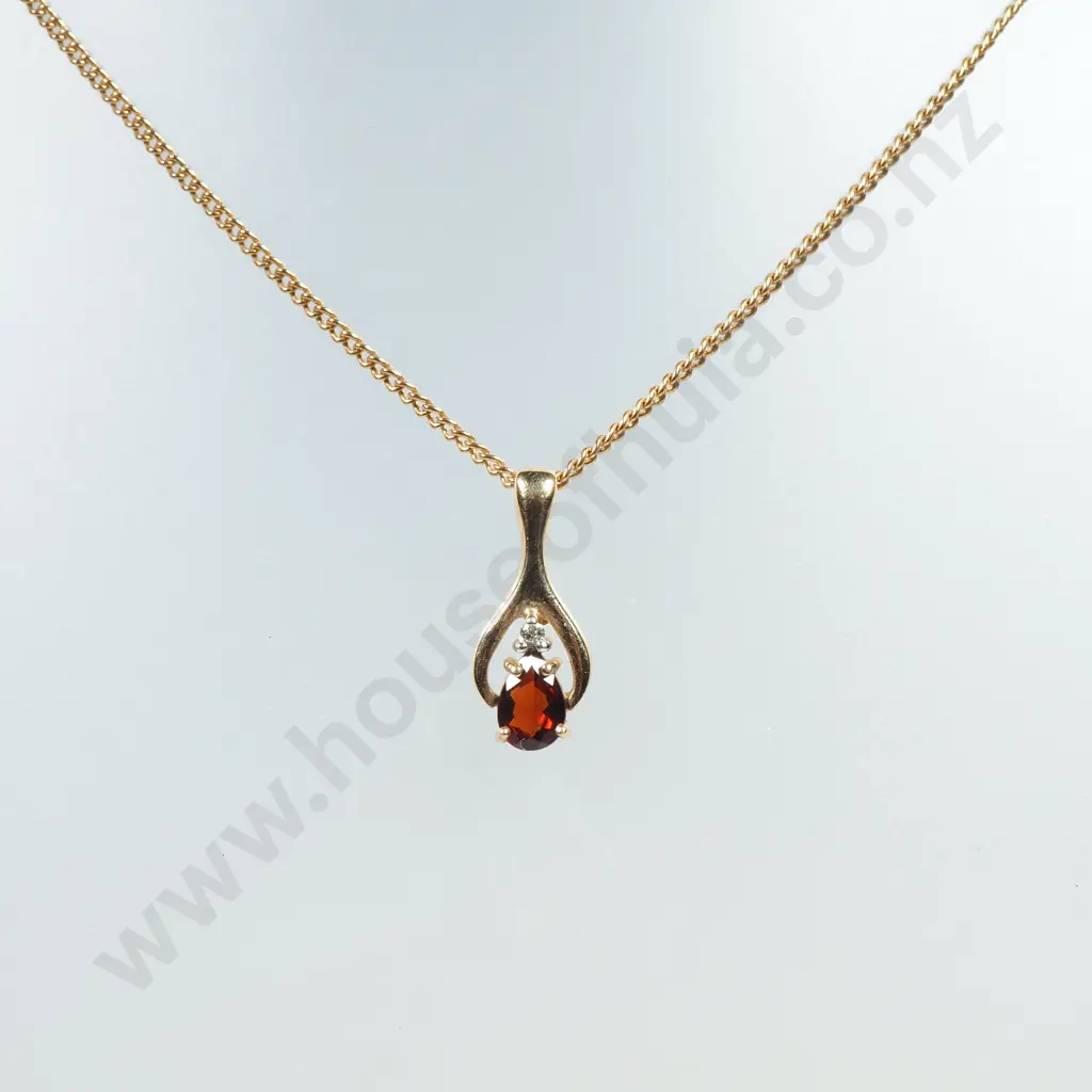 9ct Gold Pendant on R/G Chain Image 1++