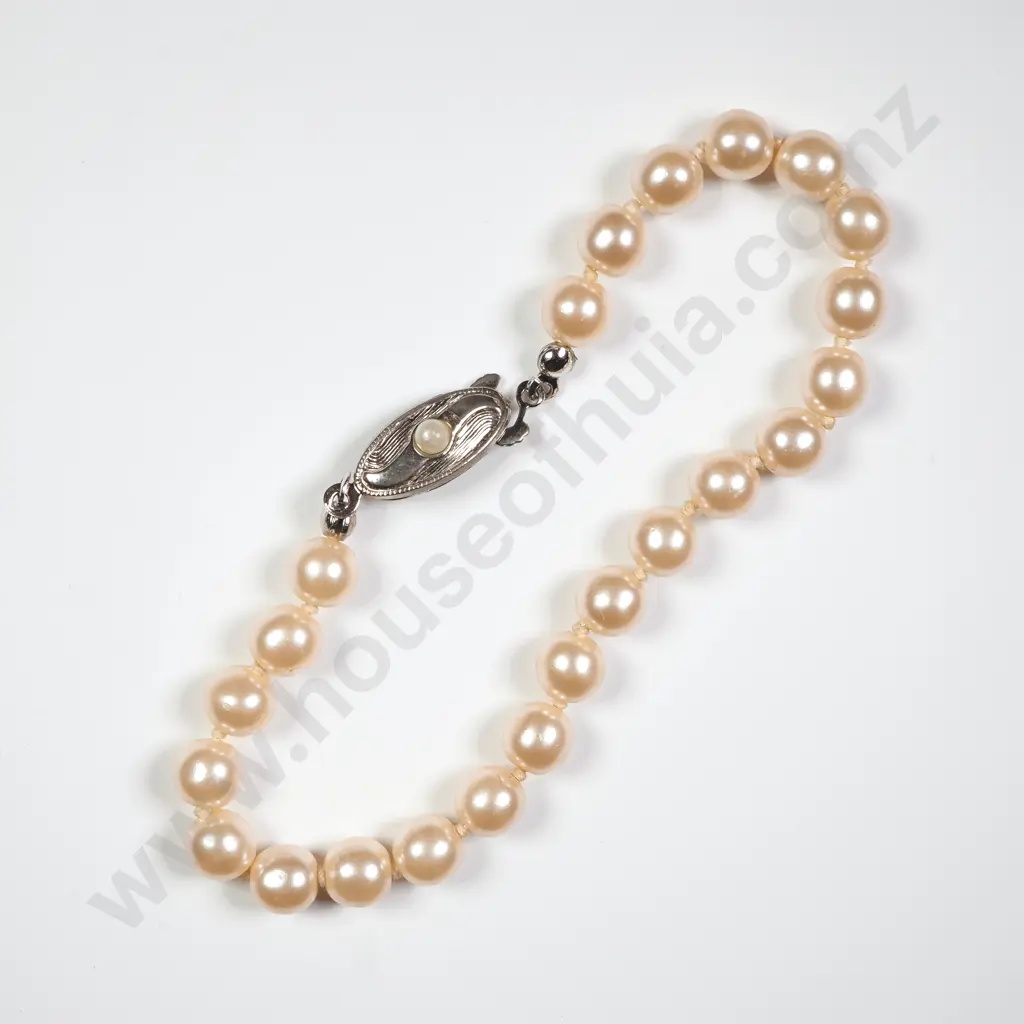 Faux Pearl Bracelet Image 1++