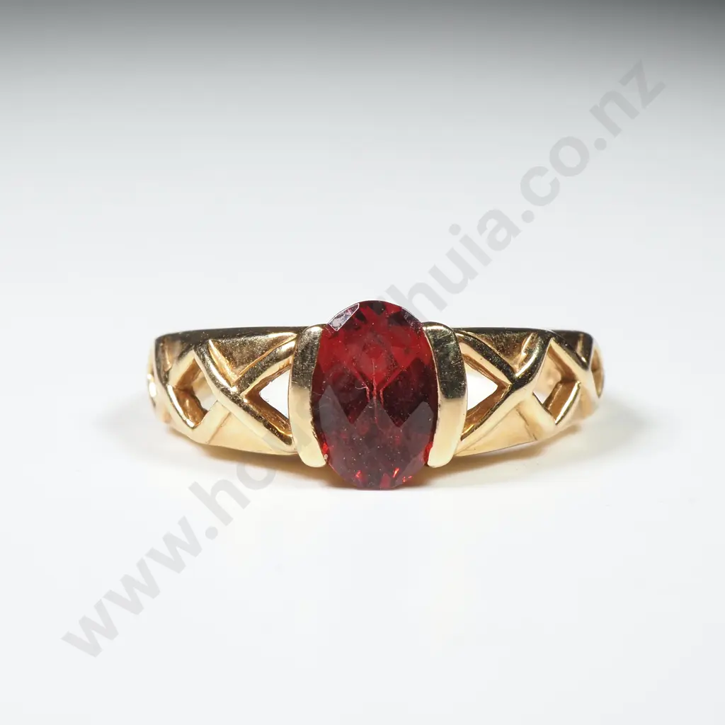 10ct Gold & Red Gem Ring Image 1++