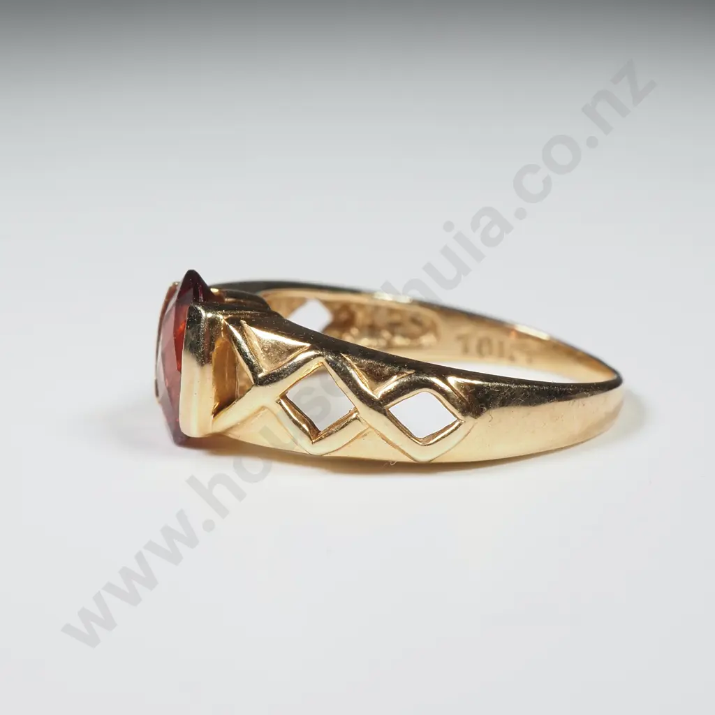 10ct Gold & Red Gem Ring Image 1++