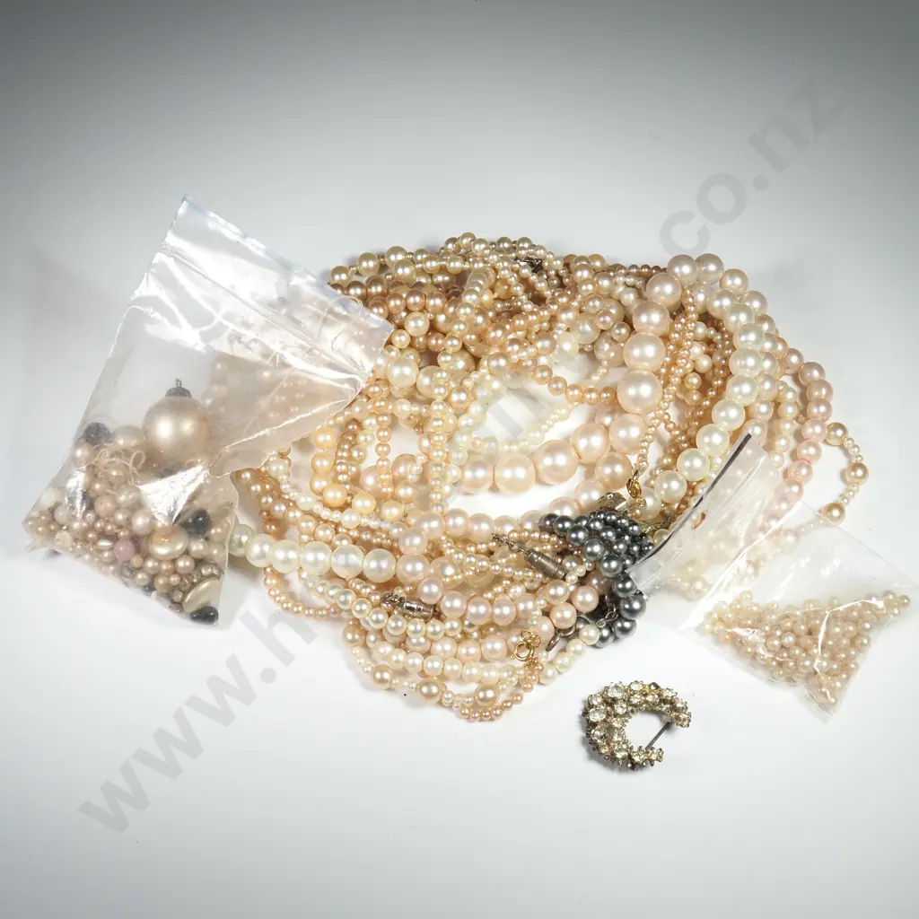 Assorted Lot of Costume Faux Pearl Necklaces Image 1++