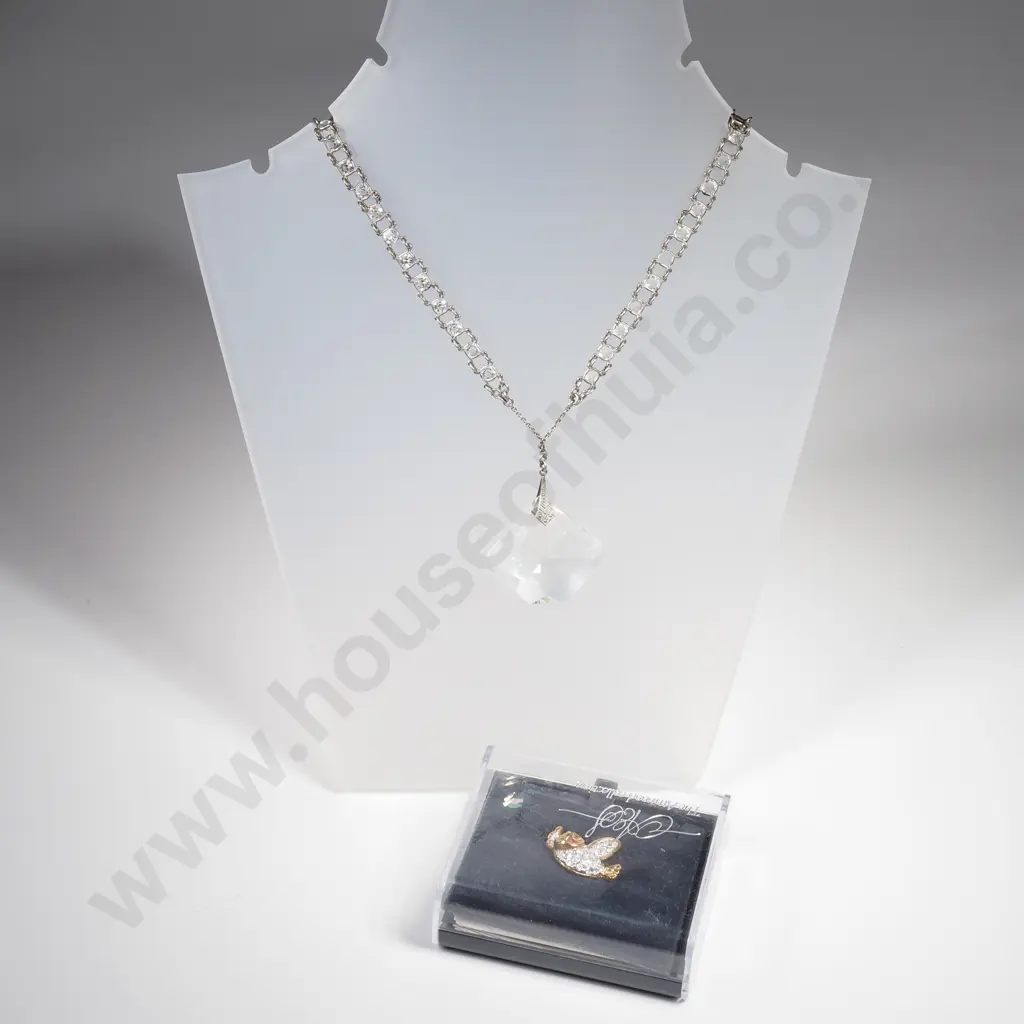 Two Cased Costume Jewellery Items Image 1++