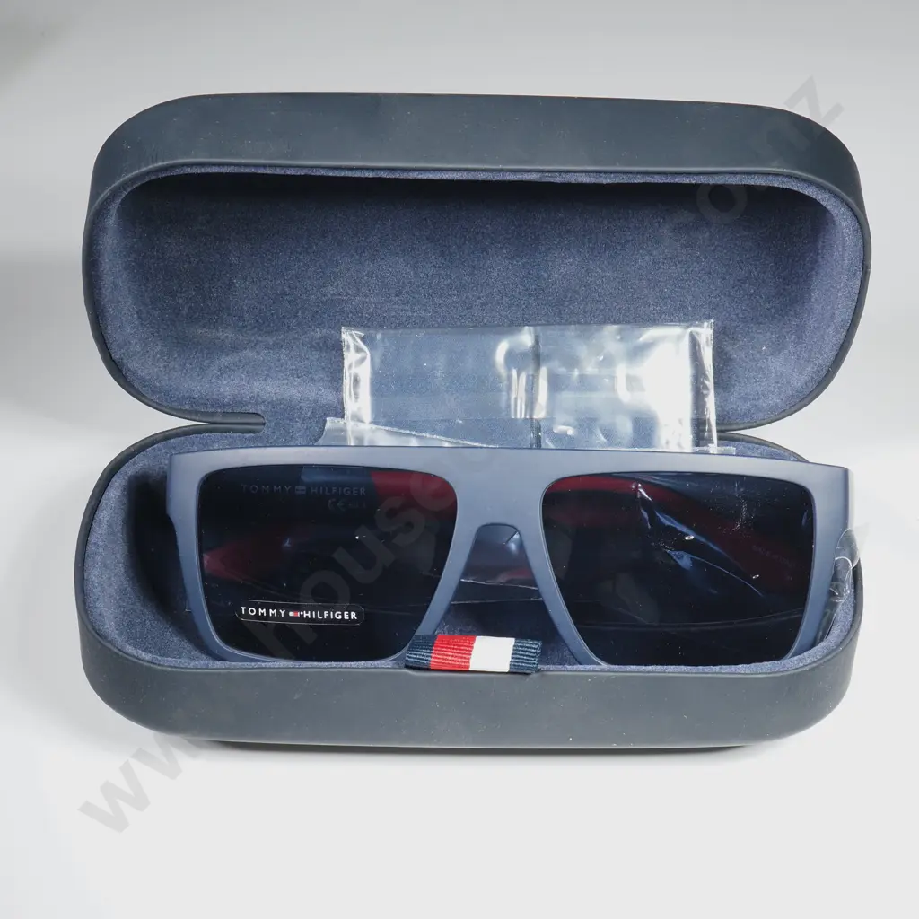 Tommy Hilfiger Sun Glasses in Case Image 1++