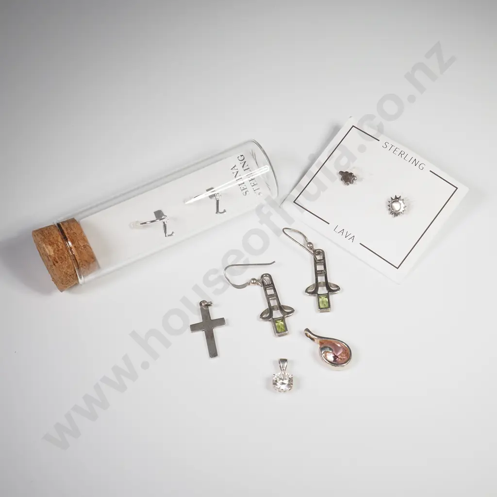 Assorted Lot of Sterling Silver Earrings / Pendants Image 1++