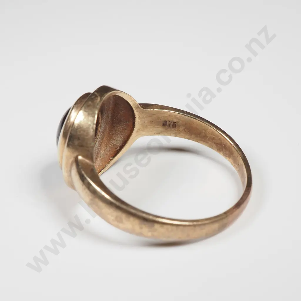 9ct Gold Cabochon Garnet Ring Image 1++