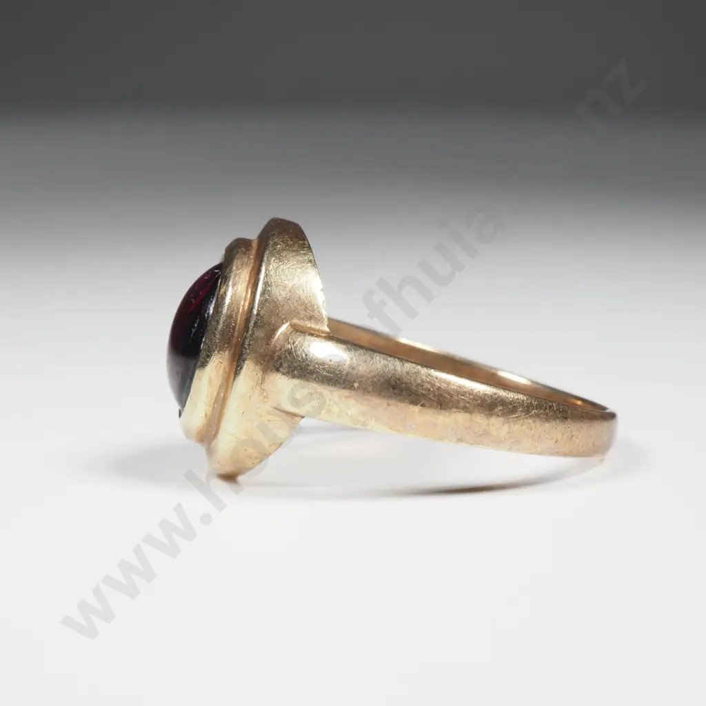 9ct Gold Cabochon Garnet Ring Image 1++