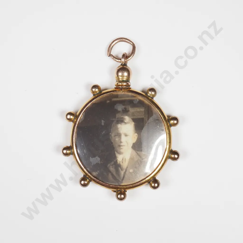Vintage 9ct Gold Photo Pendant Image 1++