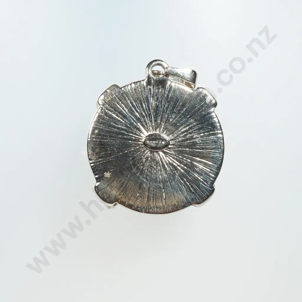 Impressive Costume Pendant Image 1++