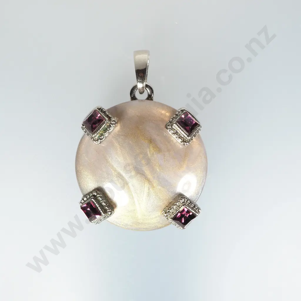 Impressive Costume Pendant Image 1++