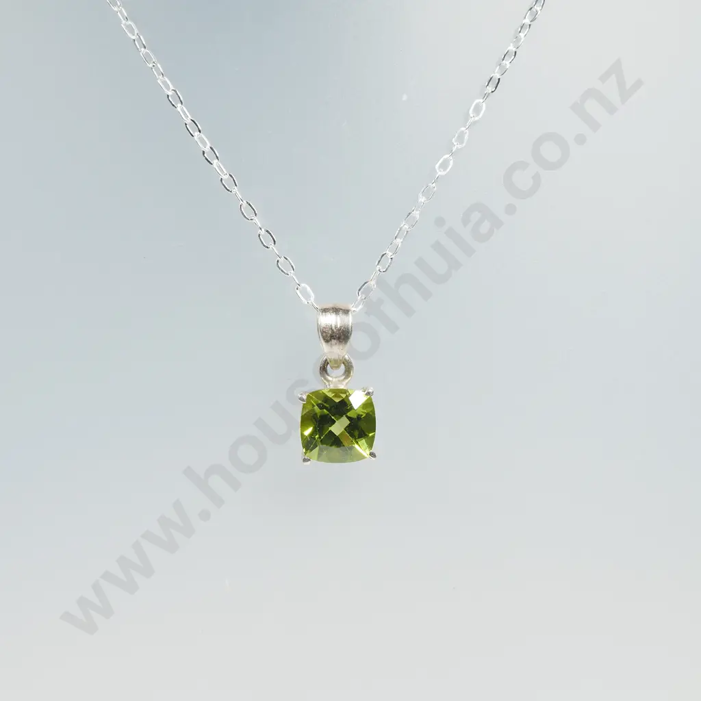 Sterling Silver Peridot Pendant & Sterling Silver Chain Image 1++