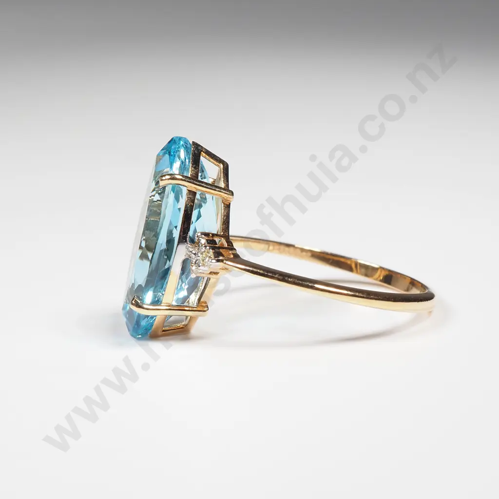 14 CT Gold Diamond & Sky Blue Topaz Ring Image 1++