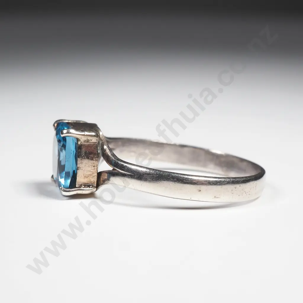 Sterling Silver London Blue Topaz Ring Image 1++