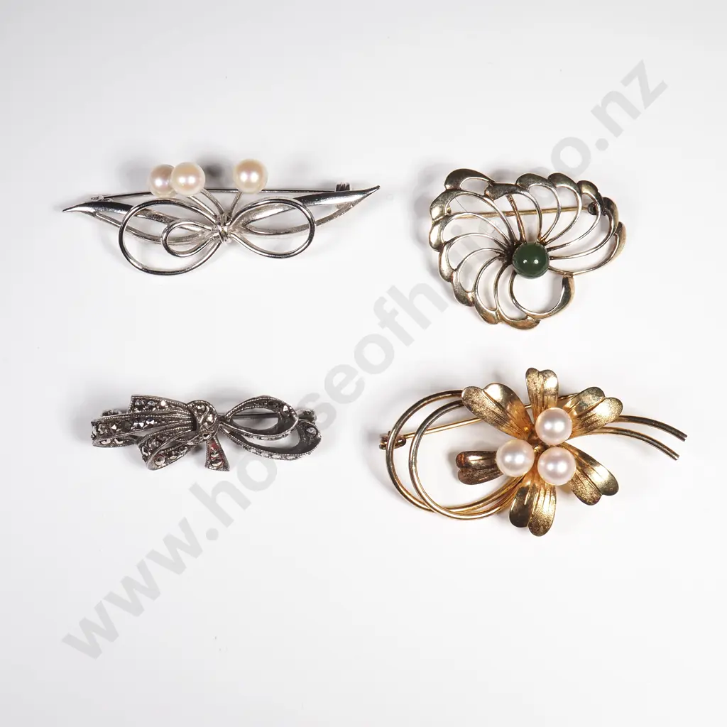 Four Costume Brooches Image 1++