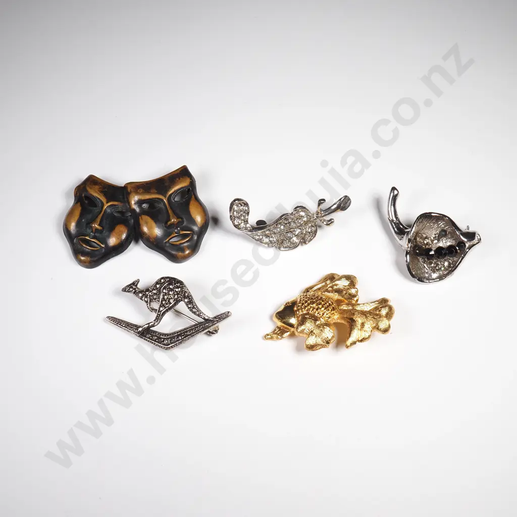 Five Costume Brooches Image 1++