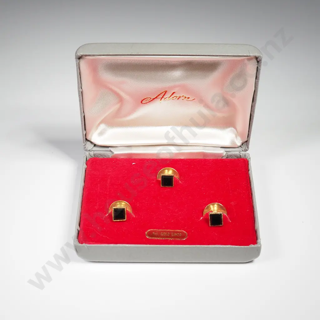 Vintage Cased Set of Three 9ct Gold Lined Shirt Studs Image 1++