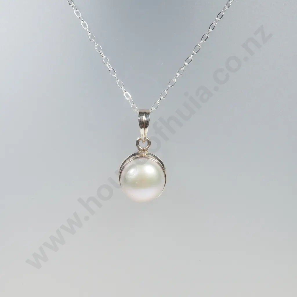 Sterling Silver Pearl Pendant & Sterling Silver Chain Image 1++