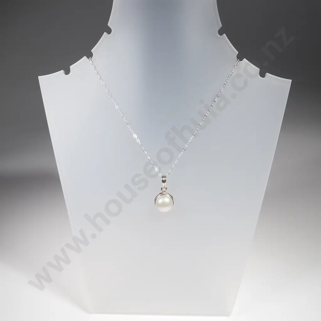 Sterling Silver Pearl Pendant & Sterling Silver Chain Image 1++