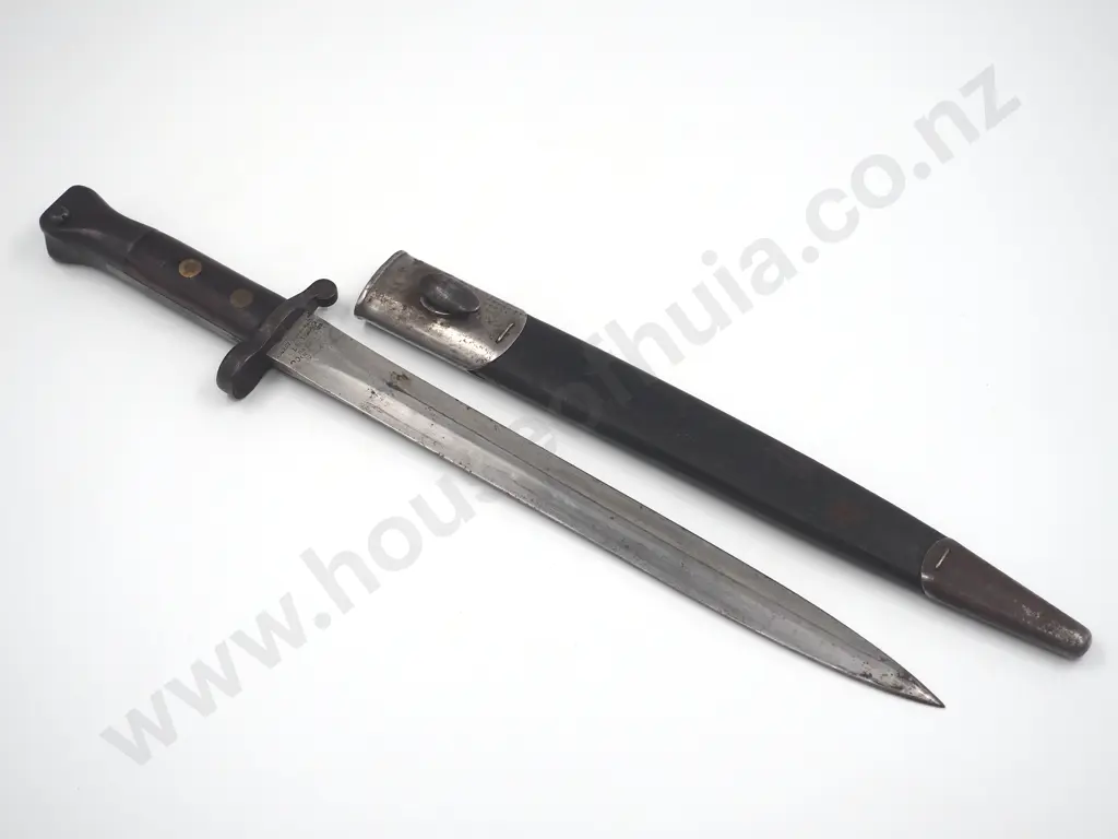 Pattern 1888 Mk 1 Bayonet, Second Type w Cleaning Rod hole in Grips Image 1++