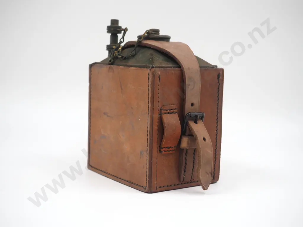WW2 Vickers Machine Gun Oil Can "BHG 1942 No.3" Stamped,  In Original Leather Carry Case  Image 1++