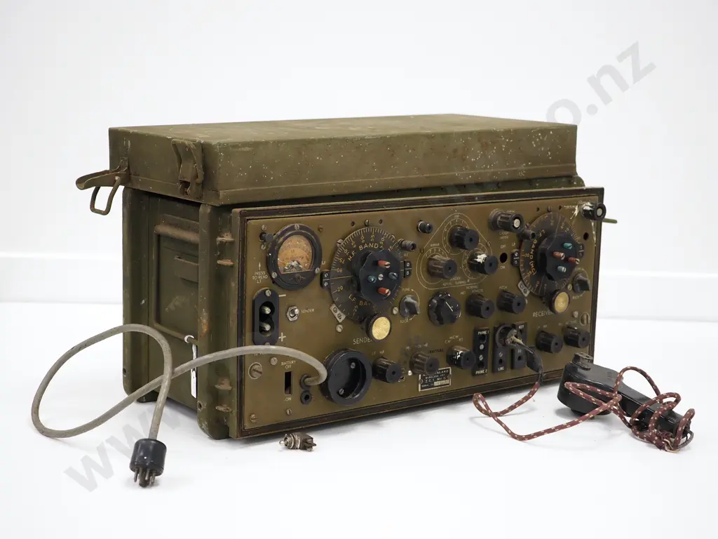 WW2 New Zealand ZC1 Transceiver A/F Image 1++