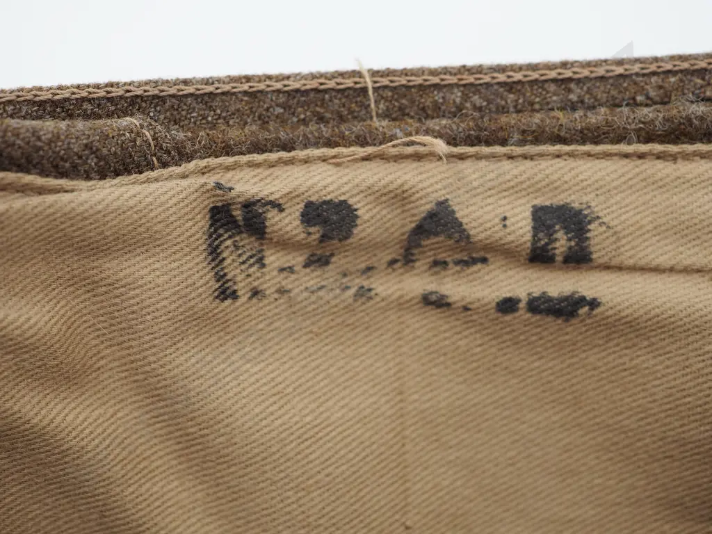New Zealand 1960's Cadets Side Cap w Badge Image 1++