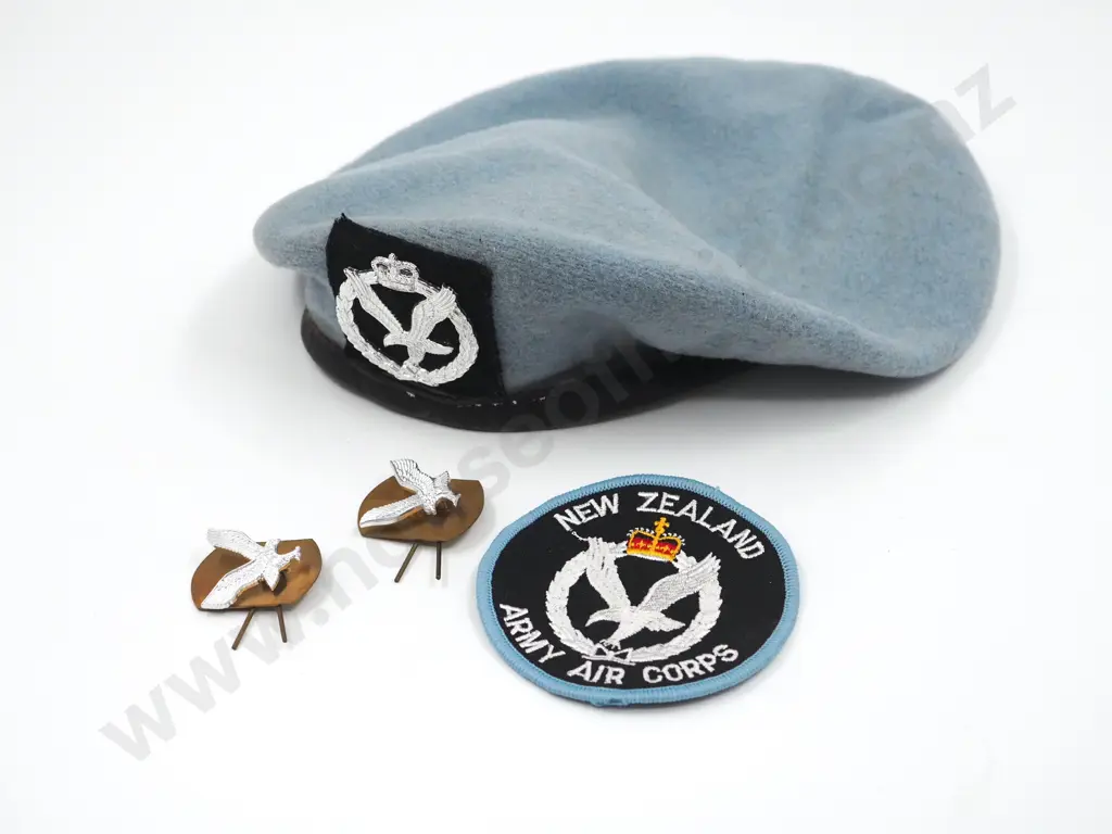 New Zealand Army Air Corps Beret, Collar Badges, & Cloth Patch  Image 1++