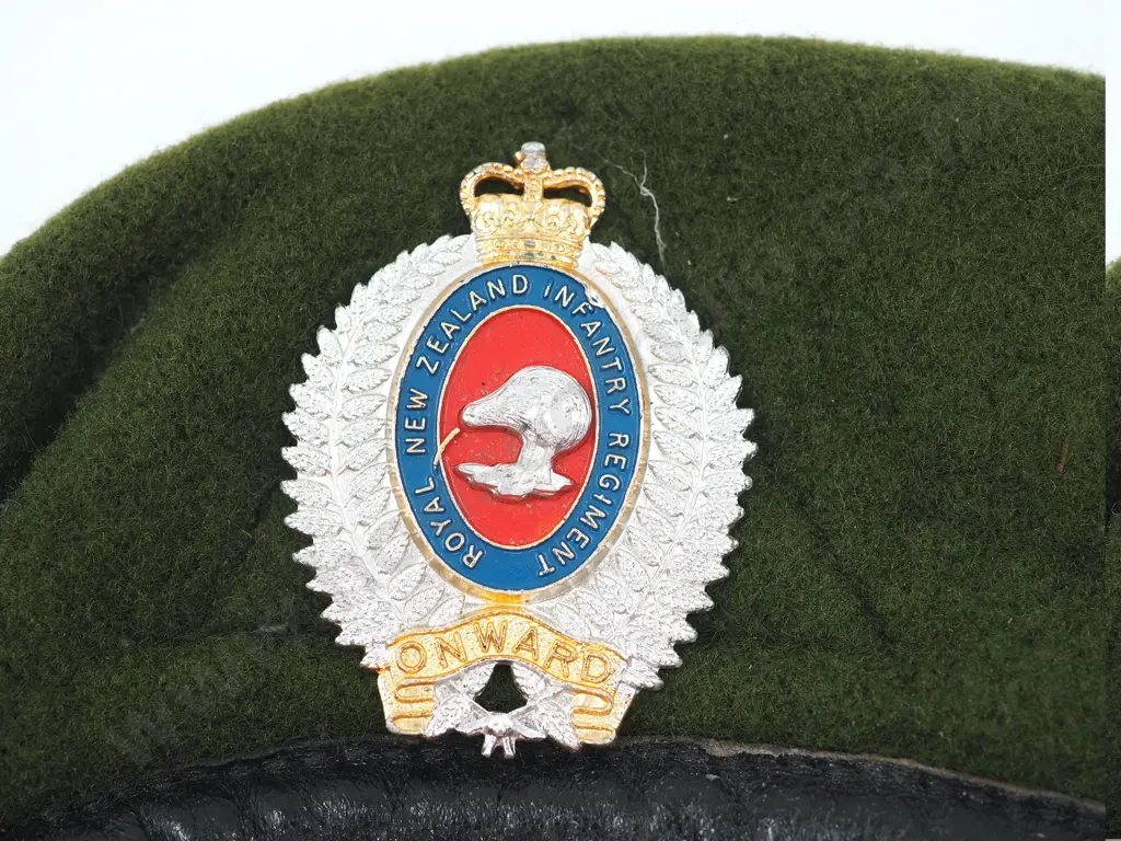 New Zealand 1964 Dated Infantry Beret w Original Badge  Image 1++