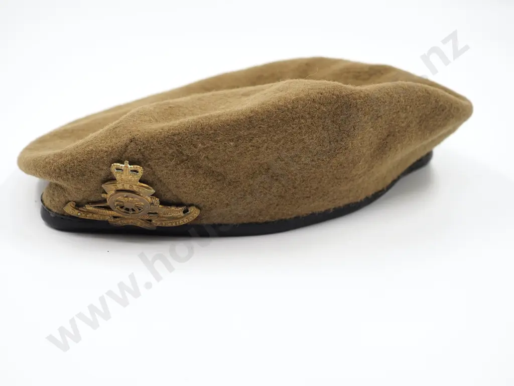 New Zealand Artillery Beret 1985 w Badge  Image 1++