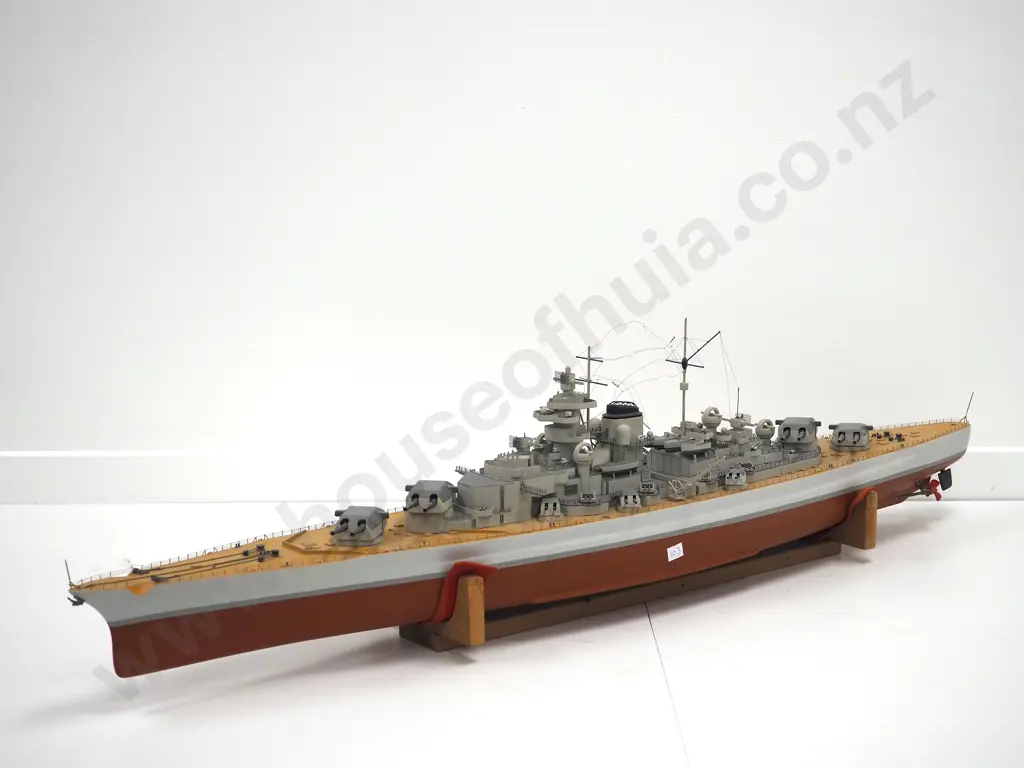 Exceptionally Large Model of the Bismarck 1.36 meters long: 185:1 Scale Model Image 1++
