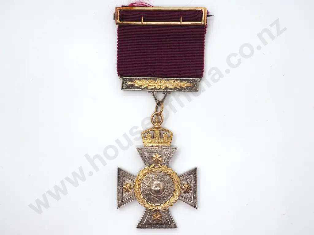 New Zealand Cross 1869 Official Replica in 18ct Gold & Sterling Silver Image 1++