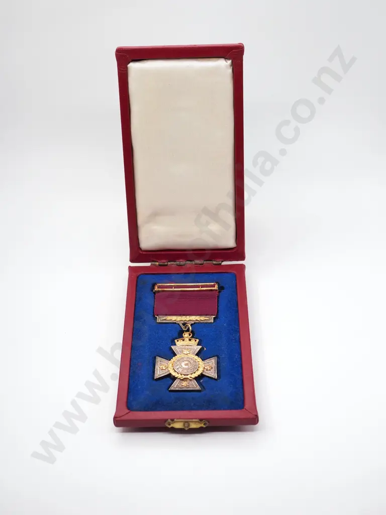 New Zealand Cross 1869 Official Replica in 18ct Gold & Sterling Silver Image 1++