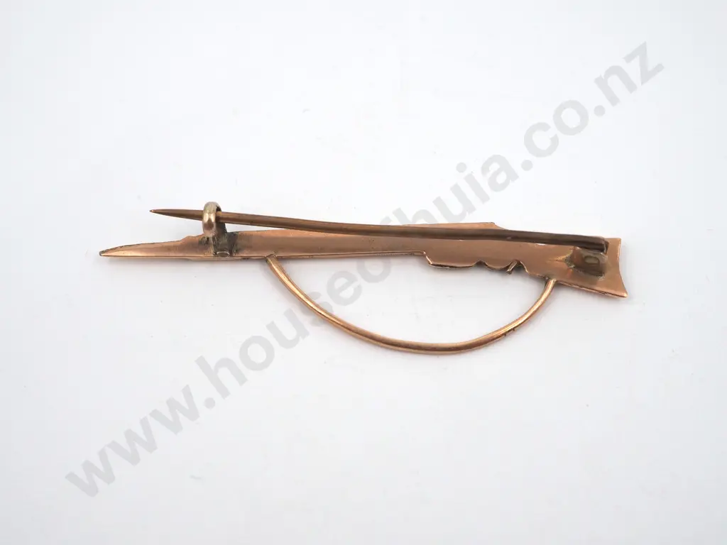 WW2 9ct Gold Lee Enfield Rifle Sweetheart Badge Image 1++
