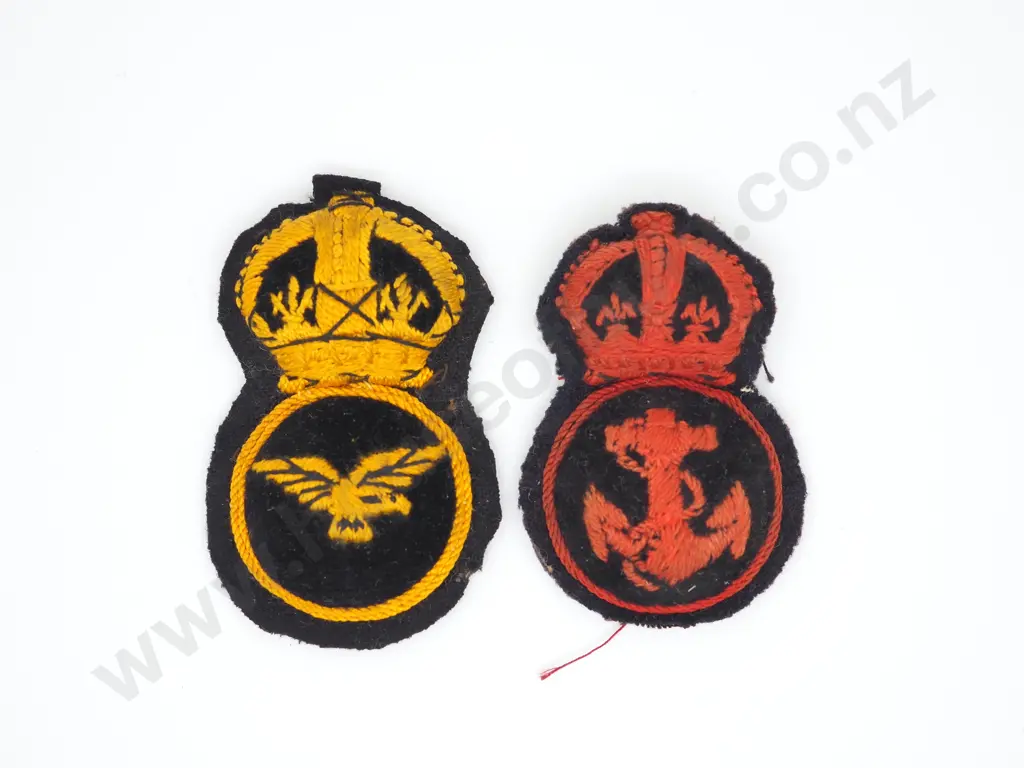 Petty Officer Cloth Cap Badge in Red & Navy Badge Image 1++