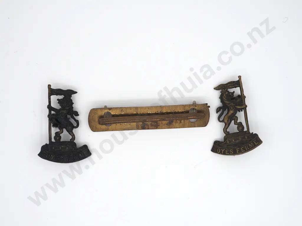 Pair of WW1 New Zealand Rifle Brigade Collar Badges & Wound Stripe Image 1++