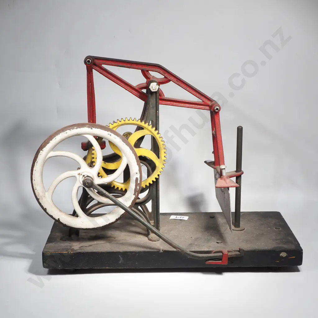 Vintage Mechanical Hand Cranked Slicer Image 1++