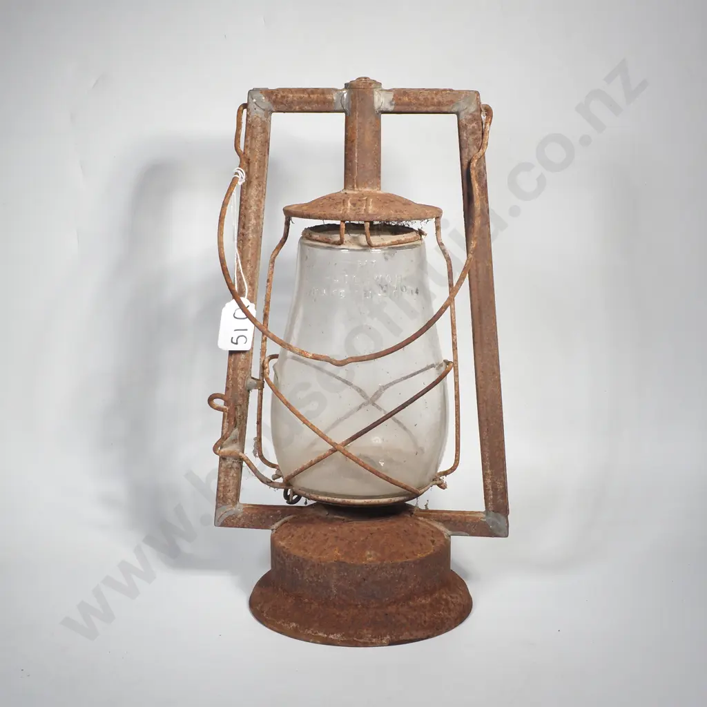 Vintage Dietz Hy-Lo Kerosene Lantern w Rusted Metal Frame, Wire Bail Handle & a Clear Glass Globe Image 1++