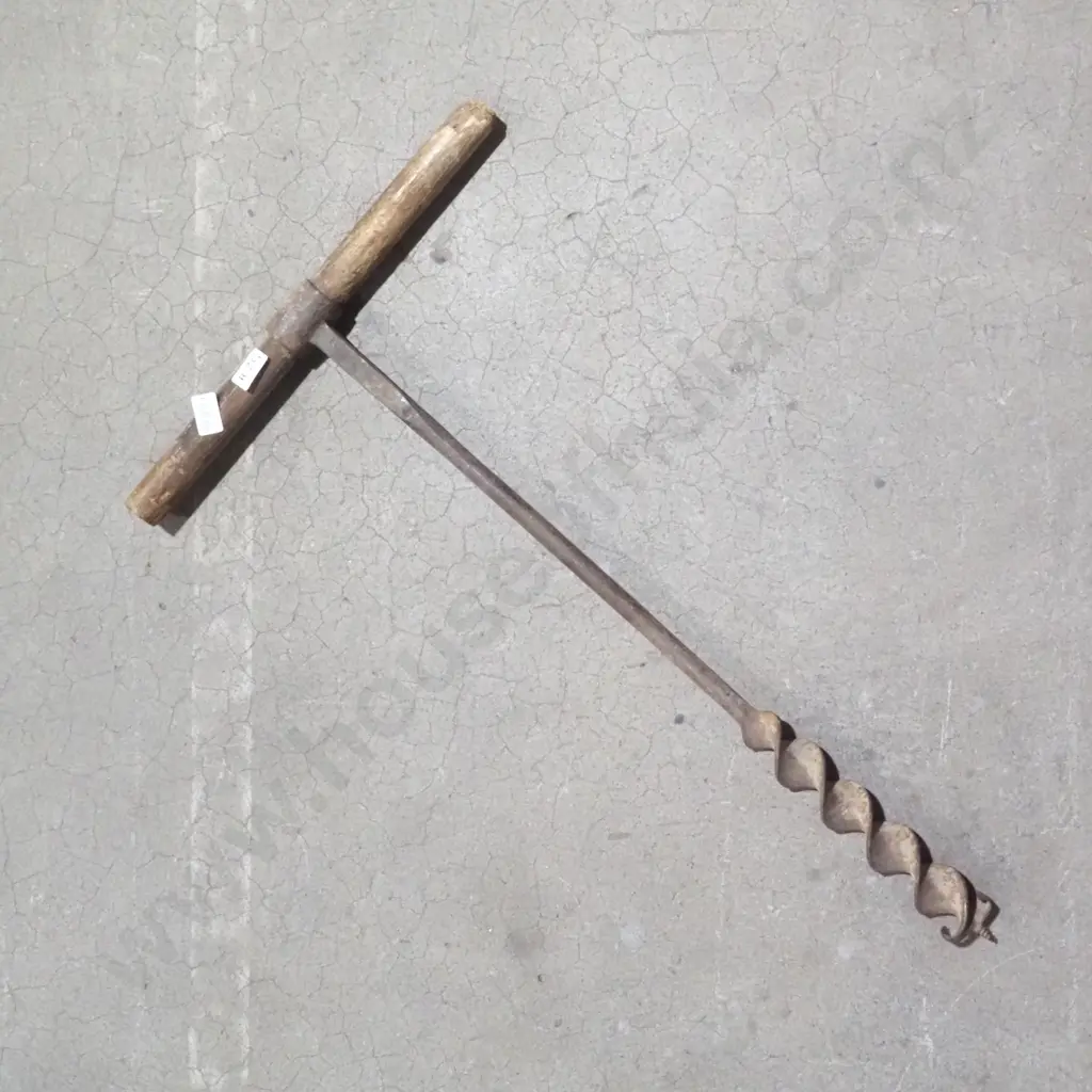 Vintage  T Handle Wood Auger Or Post & Beam Hand Drill Image 1++