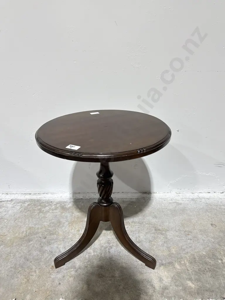 Mahogany Occasional Table w Circular Top on a Tripod Base Image 1++