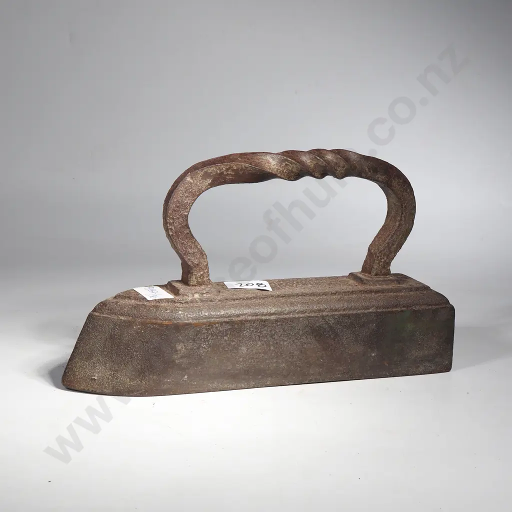 Antique Heavy Cast Iron Iron Image 1++