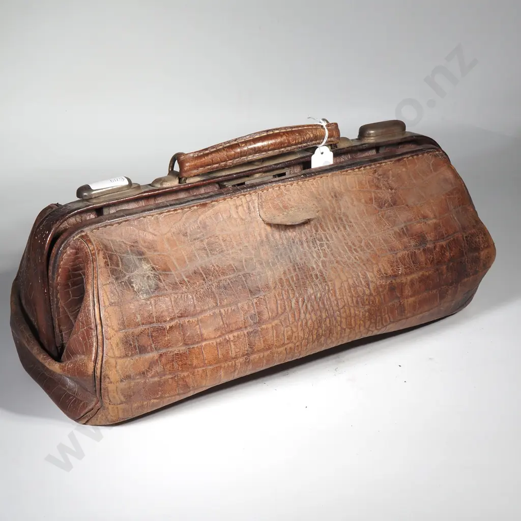 Vintage Brown Crocodile Skin Gladstone/Doctor's Bag Image 1++